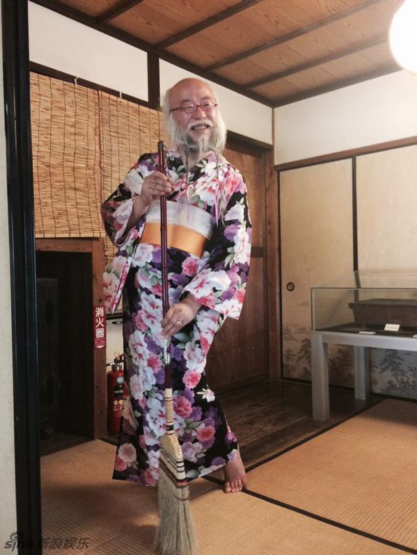 组图:天噜!日本水手服爷爷换风格 穿和服娇媚_高清图集_新浪网