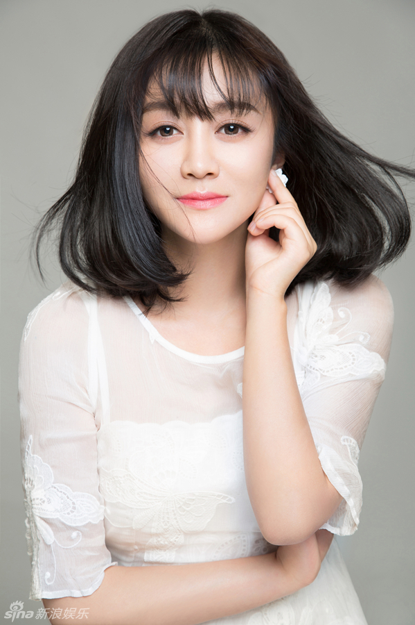 5 新浪娱乐讯 近日,在热播剧《花千骨》中饰演舞青萝一角的演员陆骏瑶