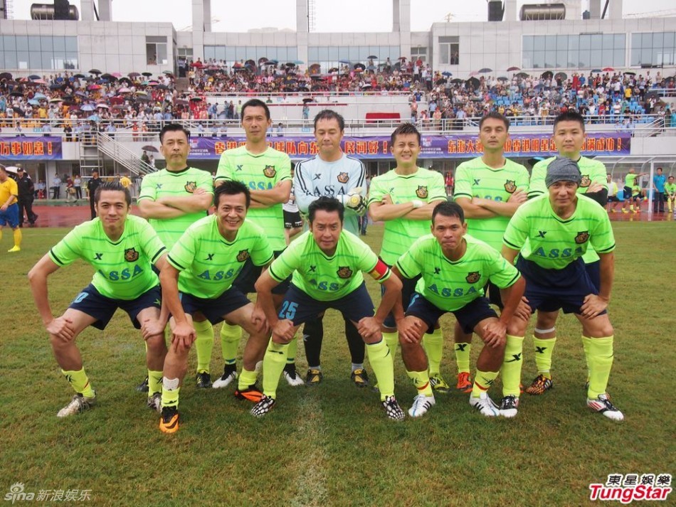 香港明星队与内地足球赛起冲突 谭咏麟接受道
