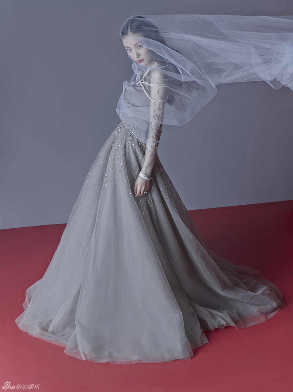 倪妮与冯绍峰分手后披婚纱 演绎唯美新娘