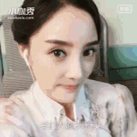 李小璐模仿宋丹丹小品 自娱自乐笑不停