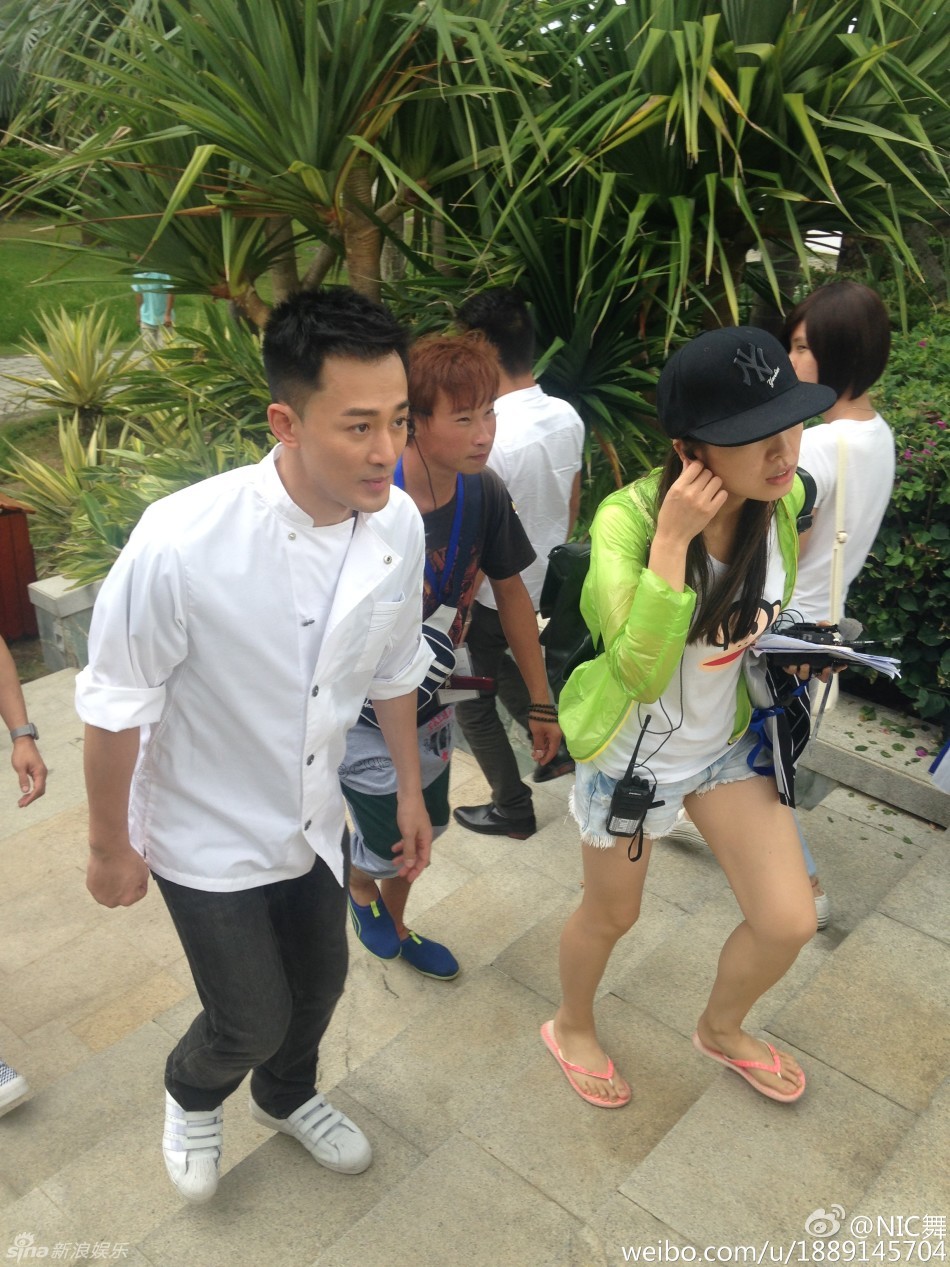 组图:谢霆锋林峰陈伟霆聚首 英皇三哥变帅厨男