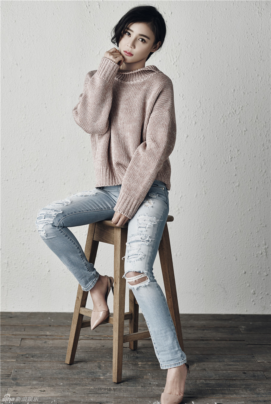 组图:袁姗姗倔强发声 素雅写真展露自信笑容