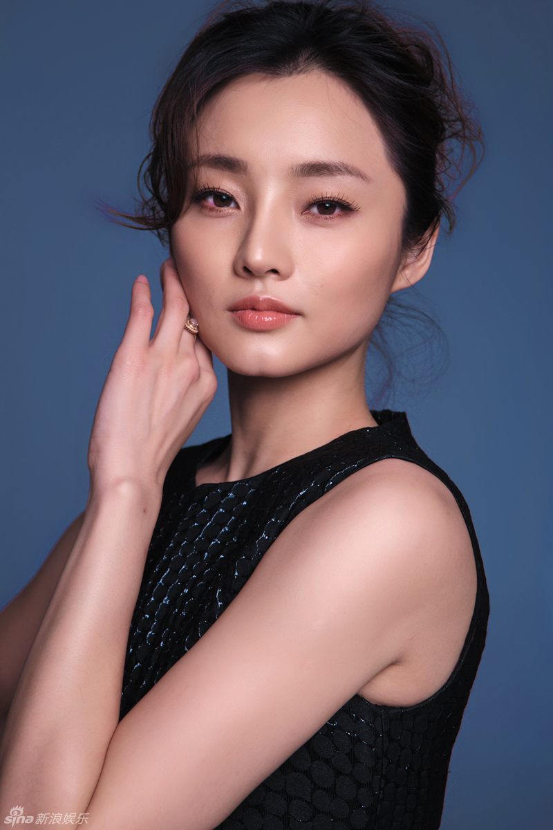刘芊含简约大片曝光 彰显温婉清新夏日风_高清图集