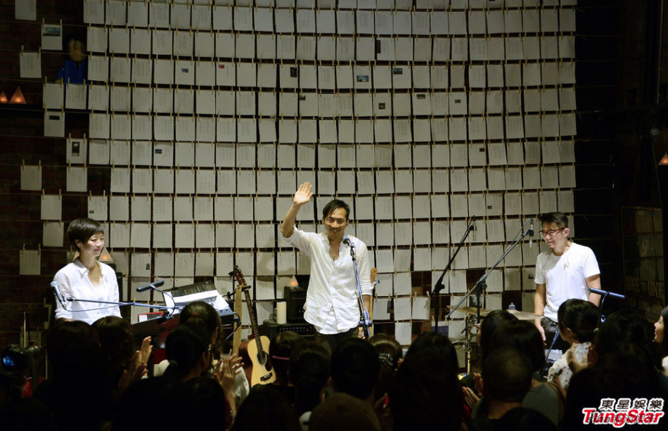 五月天石头单飞演出有口难言_手机新浪网