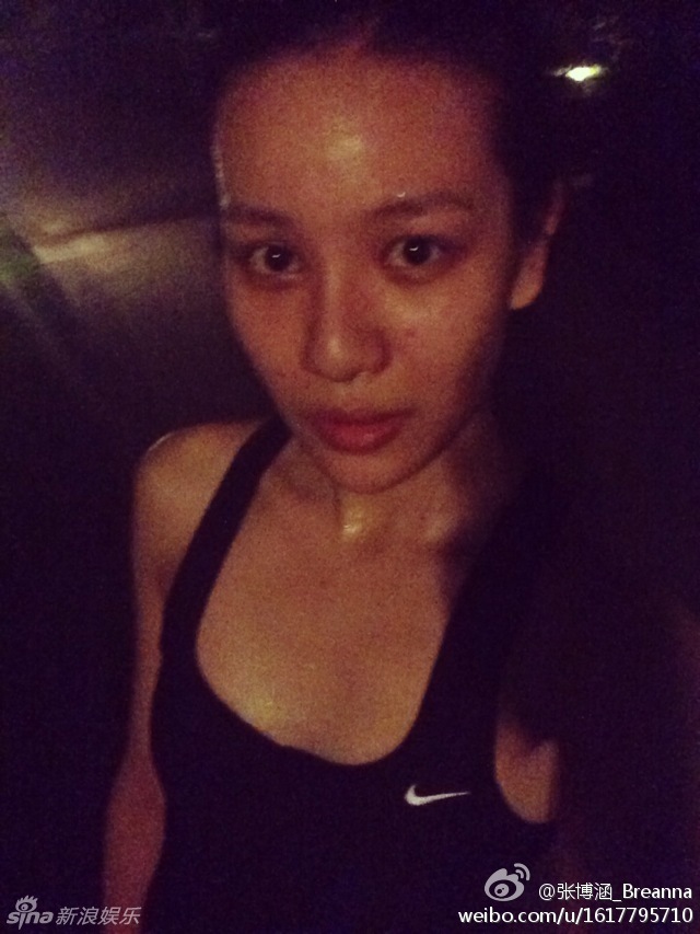 组图:蒋劲夫女友疑曝光 海量私照大长腿野性美_高清