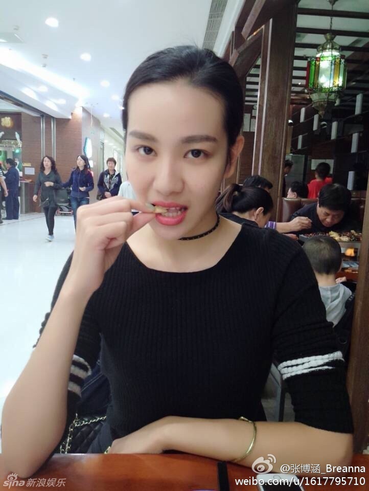 组图:蒋劲夫女友疑曝光 海量私照大长腿野性美_高清