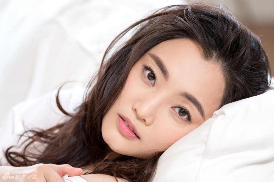 图片:刘芊含夏日纯白写真 尽展纯洁灵动之美 -