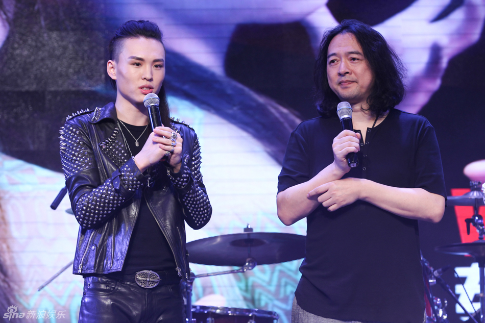 1 11 新浪娱乐讯 中国好声音学员张玮全新专辑《张玮是谁》首唱会