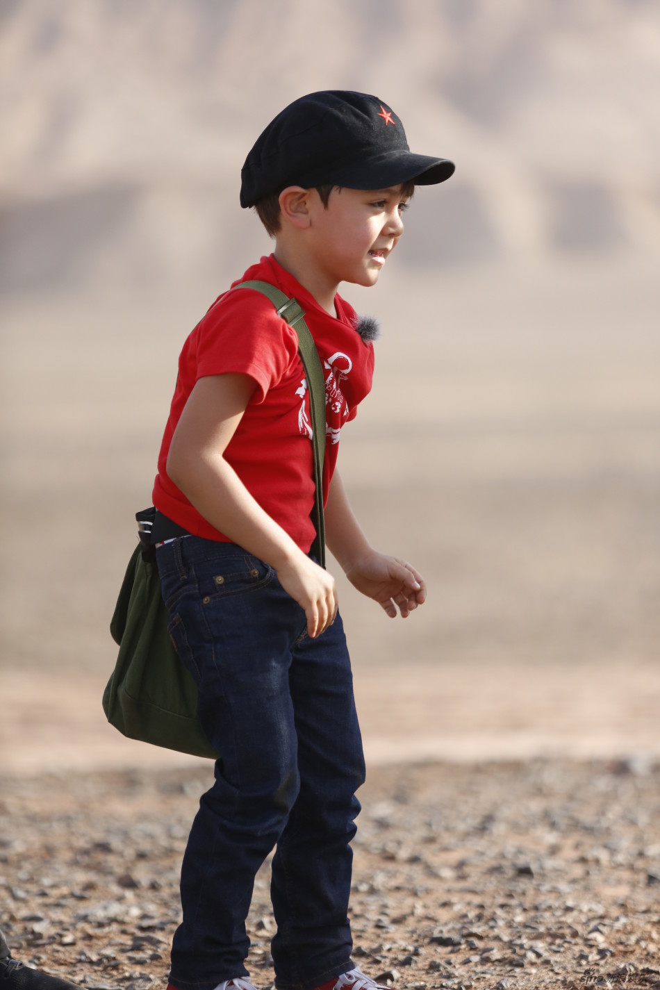 组图:爸爸3来到火焰山 诺一误把村长当孙悟空 - 突袭新闻