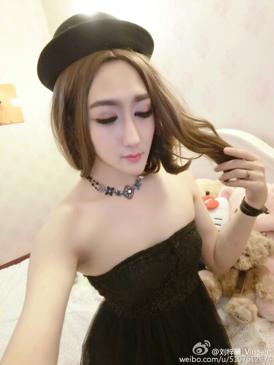 蛇精男”刘梓晨晒美照自信叫板范冰冰(组图) - 新闻- 加拿大华人网- 加拿大华人门户网站
