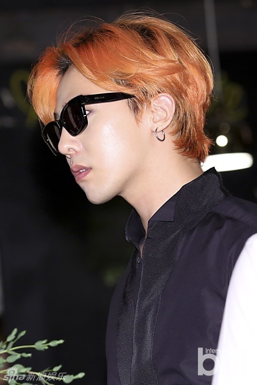 组图:Bigbang<em>权志龙橘</em>发抢镜 戴名表显大牌 - 突