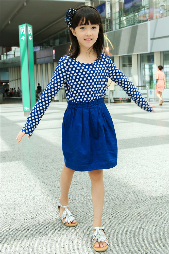 组图:夏天与正能量妈妈抵京机场玩乐悠然自得