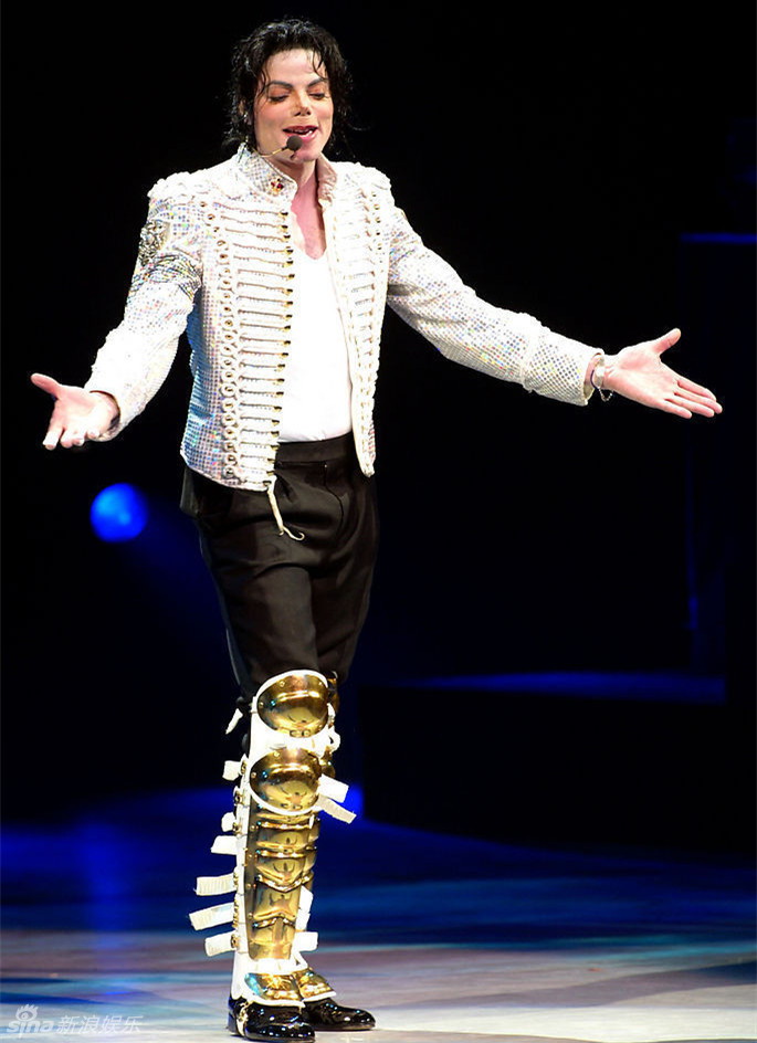 组图 迈克尔 杰克逊生日引粉丝追忆缅怀