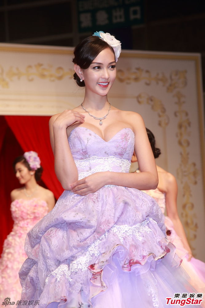 杰西卡婚纱_杰西卡·阿尔芭(2)