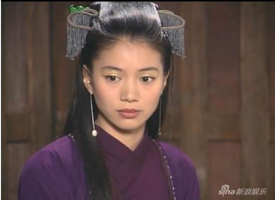 2000年,与任贤齐合作出演武侠电视剧《笑傲江湖,饰演女主角任盈盈.