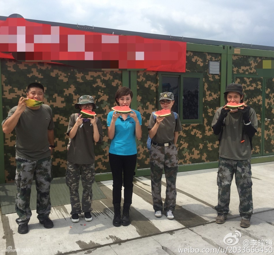 组图:央视美女主播录阅兵节目 进军营登飞机_高清图集_新浪网