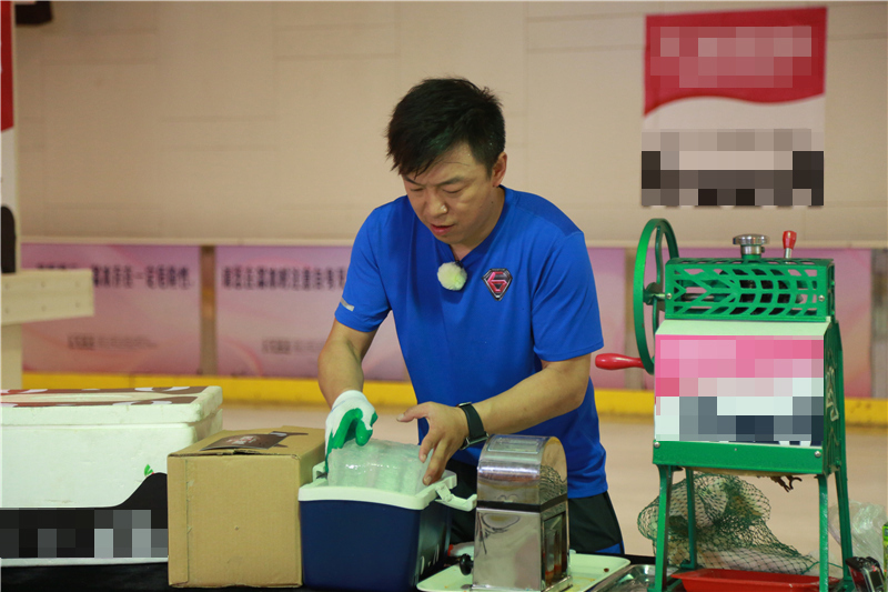 《极限挑战》重返上海滩 徐峥智斗黄渤黄磊_娱