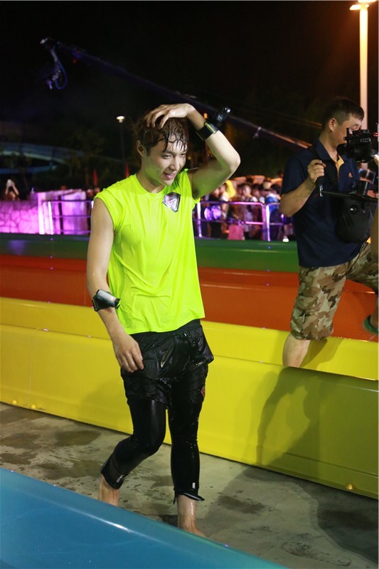 <em>极限挑战</em>重返上海滩 徐峥智斗黄渤<em>黄磊</em> -- 佛山