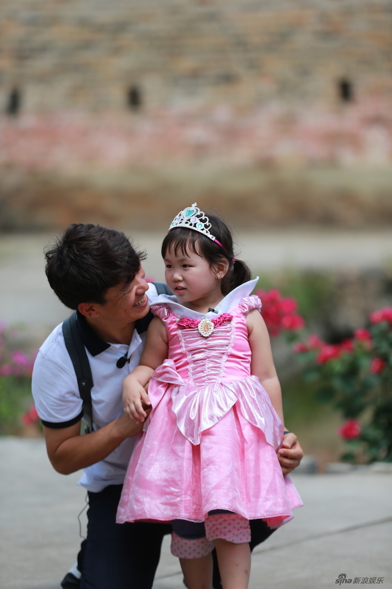 《爸3》夏天娜娜穿闺蜜公主装 萌化人心_扬子晚报网