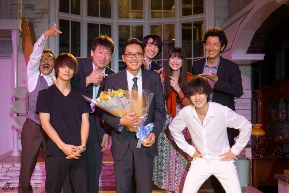 中港台日韓偶像情報站王牌麻辣小學堂型男大歌星來了 日劇版 死亡筆記 殺青全員歡樂合影