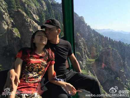 组图:胡军为女儿庆生晒照 九儿长发披肩女神范_高清图集_新浪网