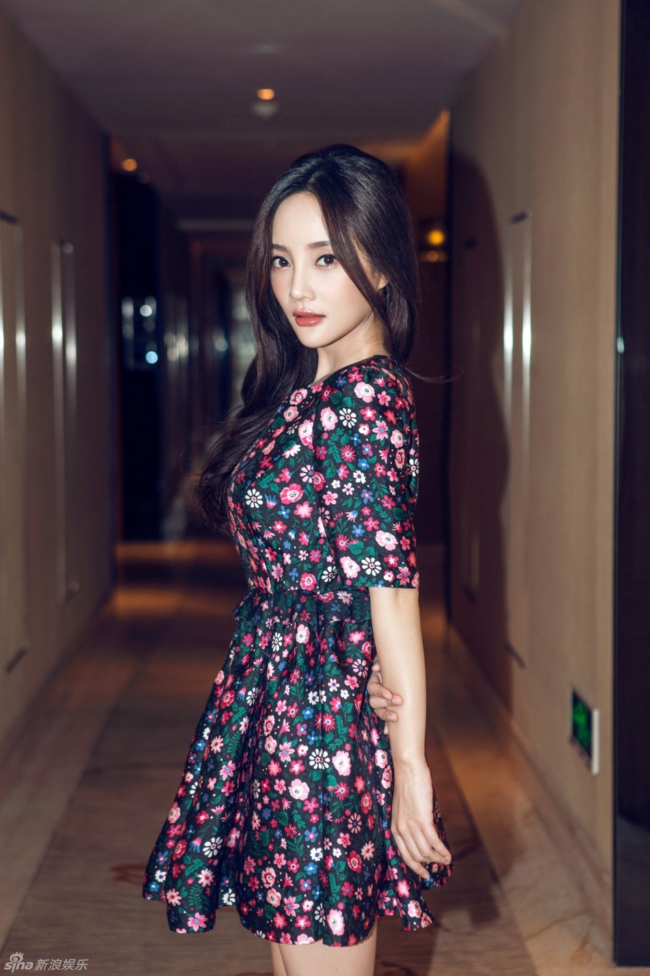 组图:李小璐时尚大片曝光 浪漫俏皮小秀性感_高清图集