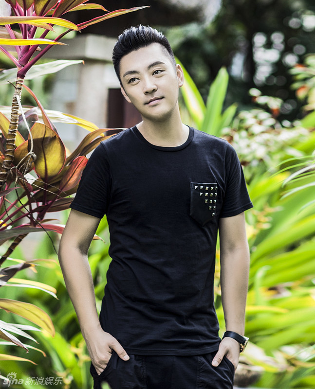 组图:赵达曝旅行写真 尽显阳光暖男范儿_高清图集