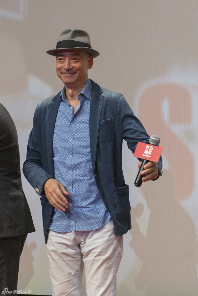 港囧徐峥风衣_港囧徐峥头盔图片(2)