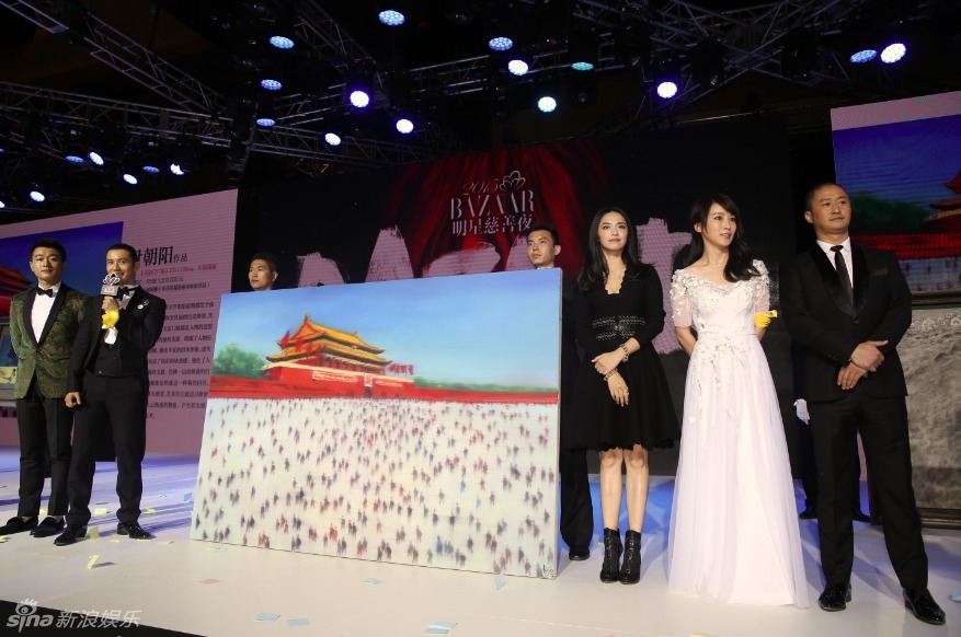 直击芭莎明星慈善夜内场 众星分组竞技自拍上瘾_高清