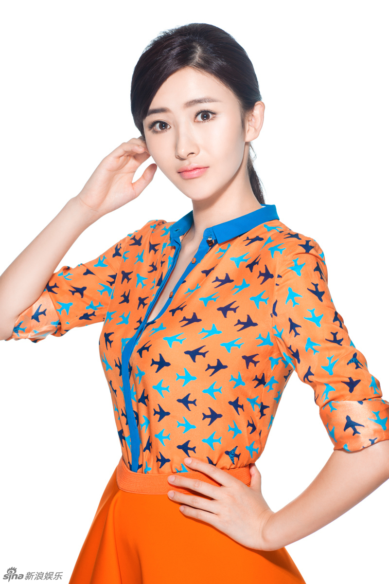 组图:胡丹丹早秋少女写真 明眸善睐青春俏皮_高清图集