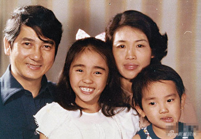 [青春照相馆] 黎姿迎44岁生日 :绝色美女放肆盛开