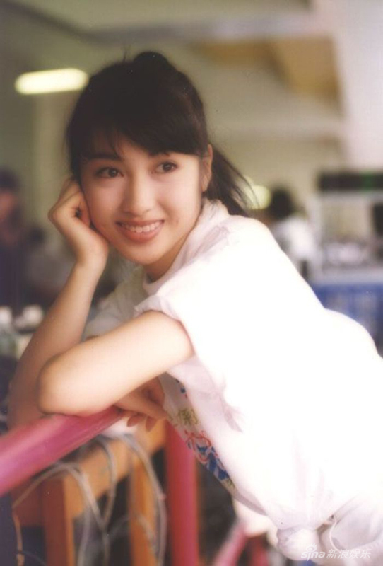 [青春照相馆] 黎姿迎44岁生日 :绝色美女放肆盛开