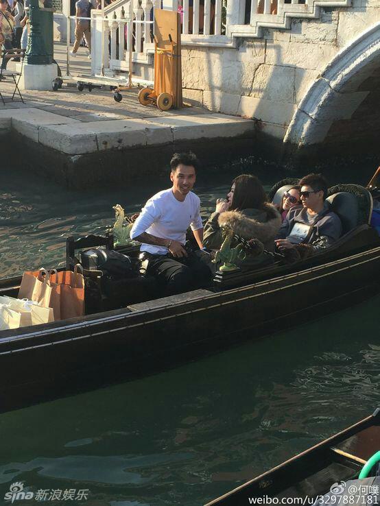 吴奇隆刘诗诗游威尼斯 倚靠牵手羡煞旁人_娱乐