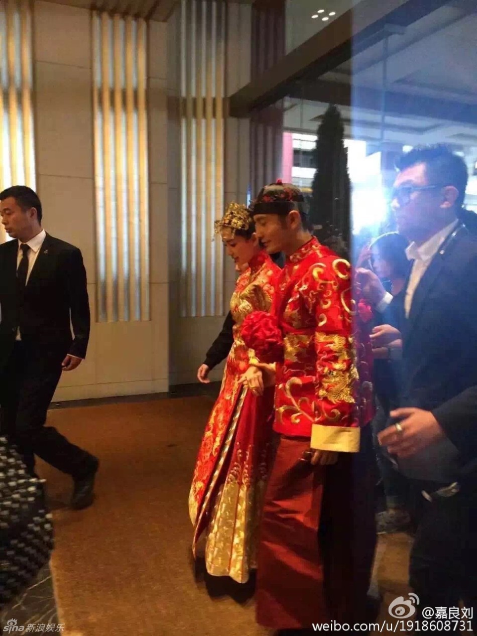 杨颖婚纱照中式_黄晓明杨颖婚纱照(2)