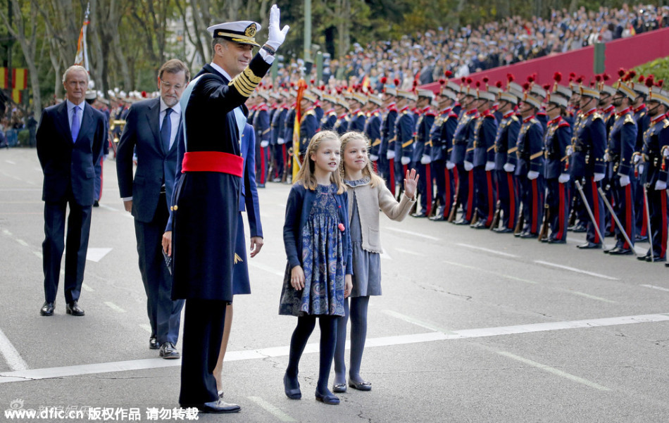 组图:西班牙王室小公主亮相国庆阅兵 端庄可爱 - 娱乐明星 - 紫呜网 - www.ziwuwu.com