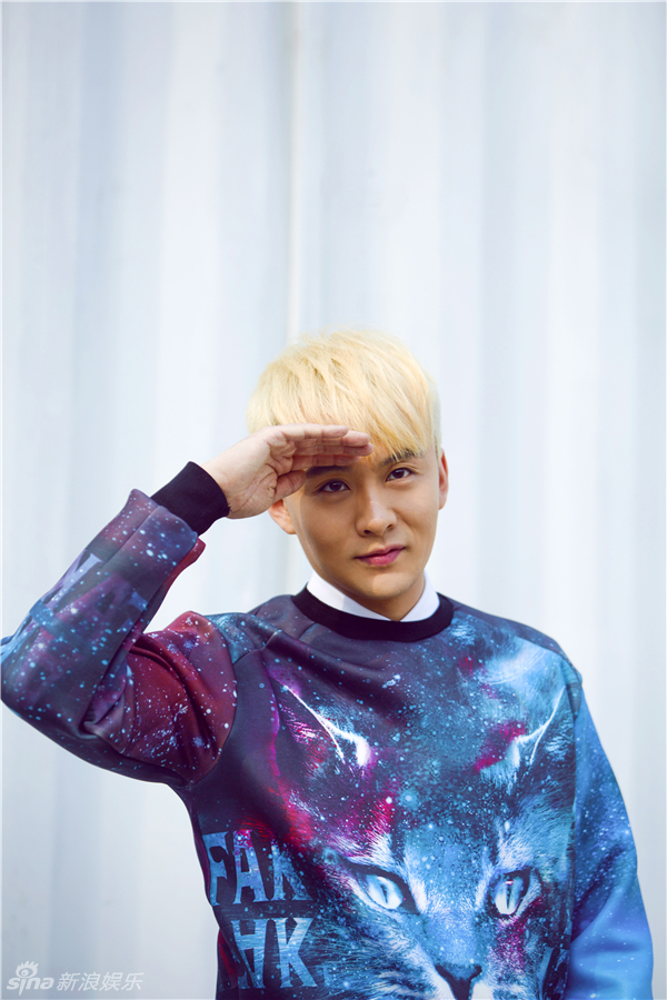 组图:姜晓冲原宿星空魅力 时尚简约潮男范儿
