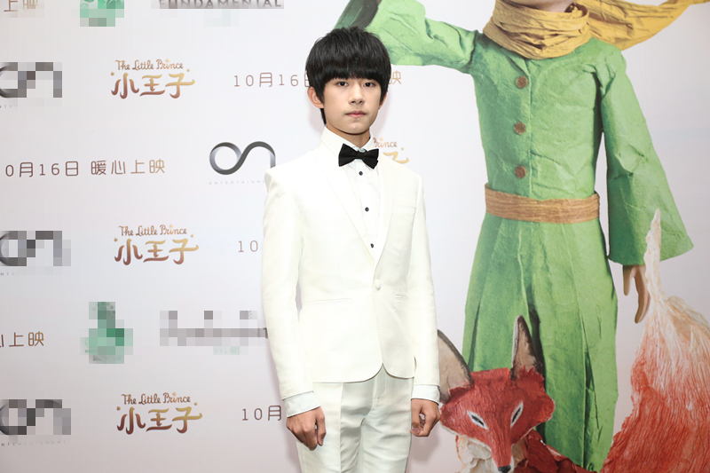 组图:易烊千玺白西装帅气亮相《小王子》首映_高清图集_新浪网