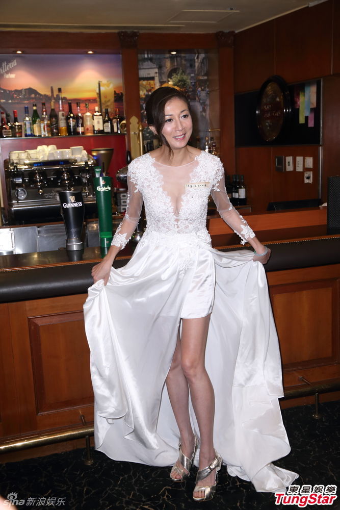深V婚纱_动漫婚纱情侣头像