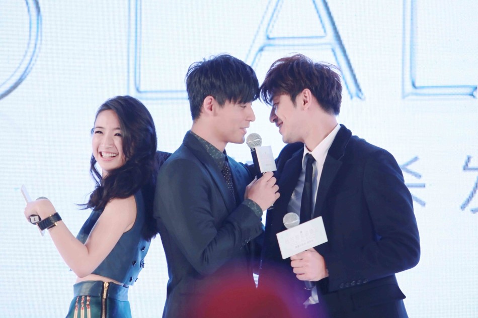 发布会陈柏霖周渝民男男壁咚_手机新浪网