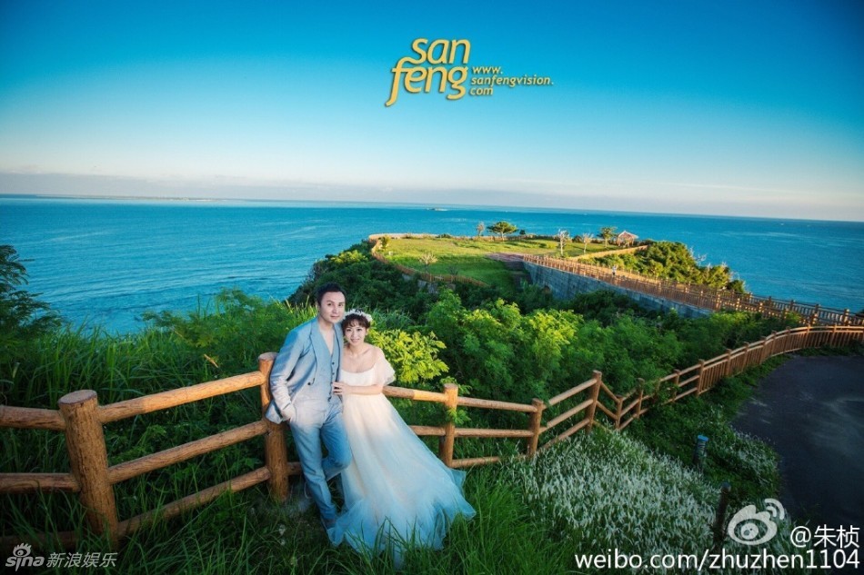 上海主持 朱桢晒婚纱照  烟花中拥吻显浪漫 - 粉