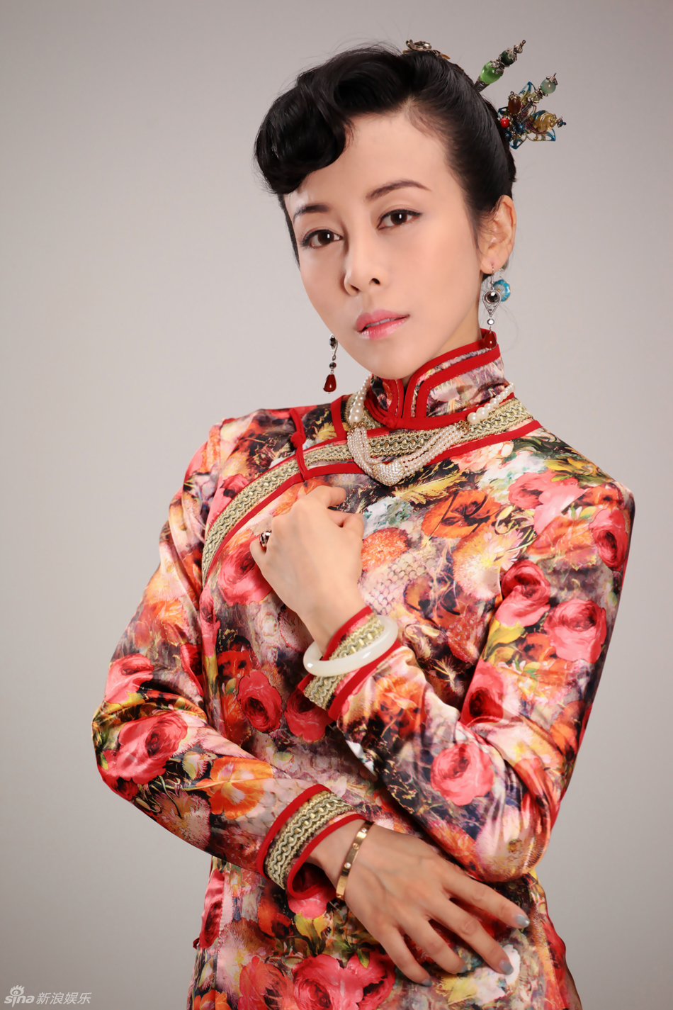新浪娱乐讯 《大秧歌》中饰演吴家姨太太春草的演员贾媛媛,将春草对