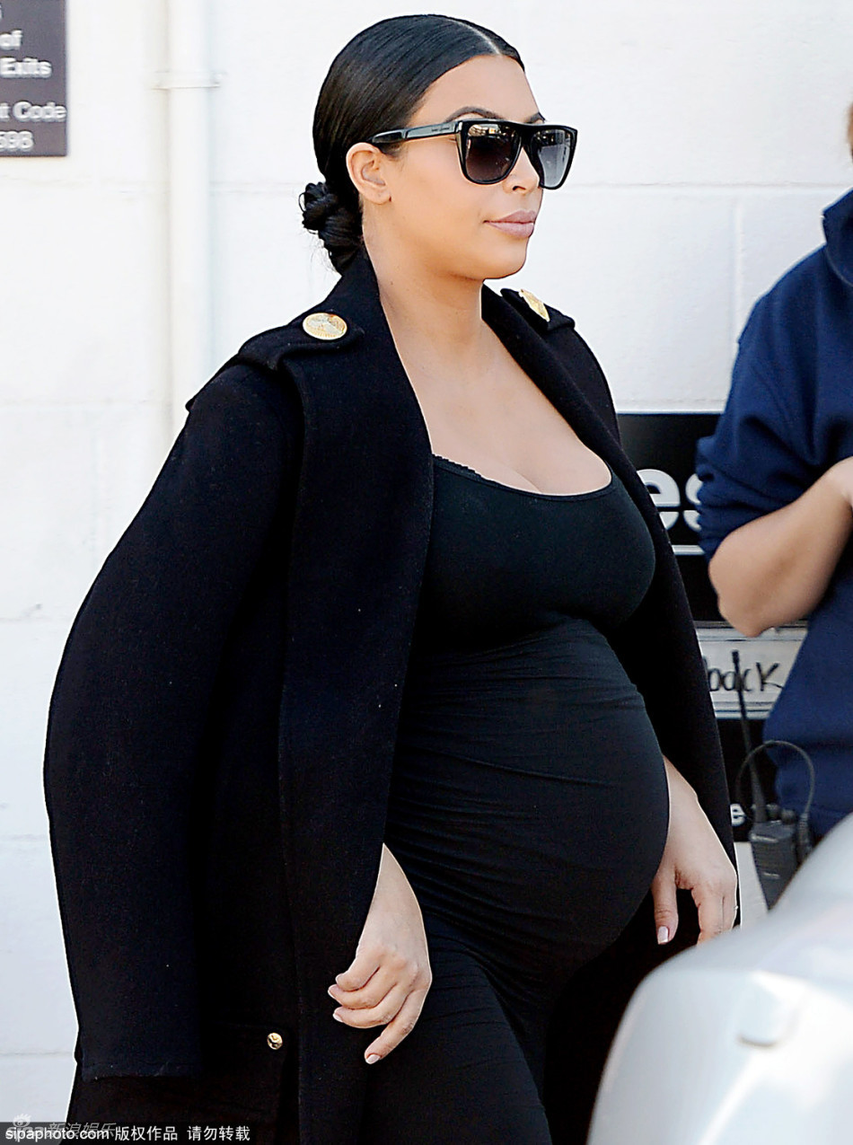 最新当地时间11月5日,美国洛杉矶,临盆在即的