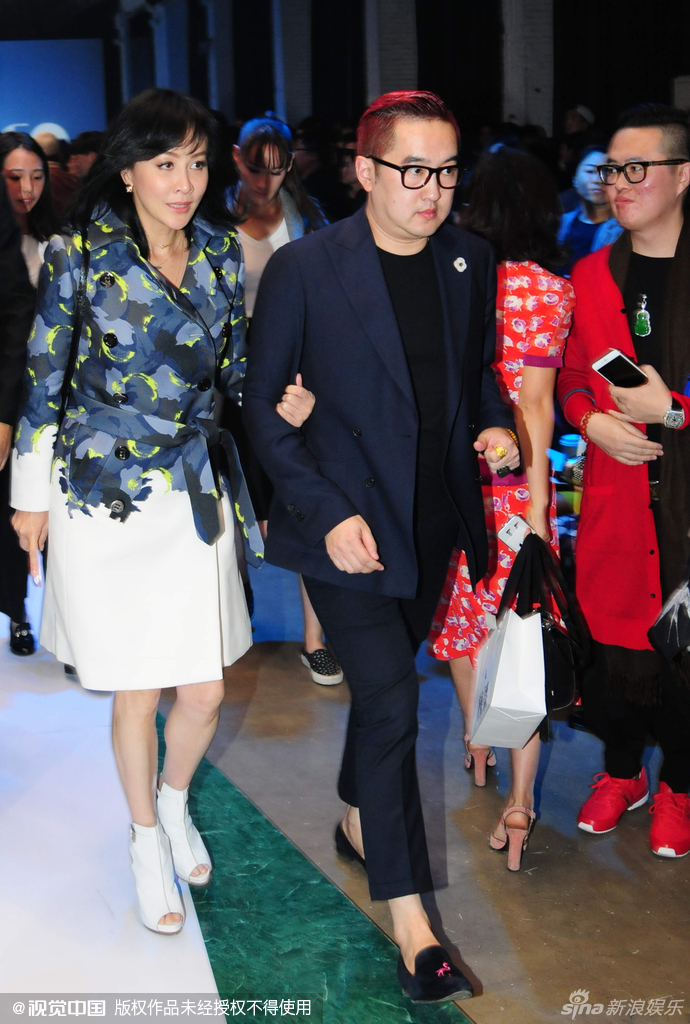 梁朝伟刘嘉玲现身上海 704_1773756_159478.jpg