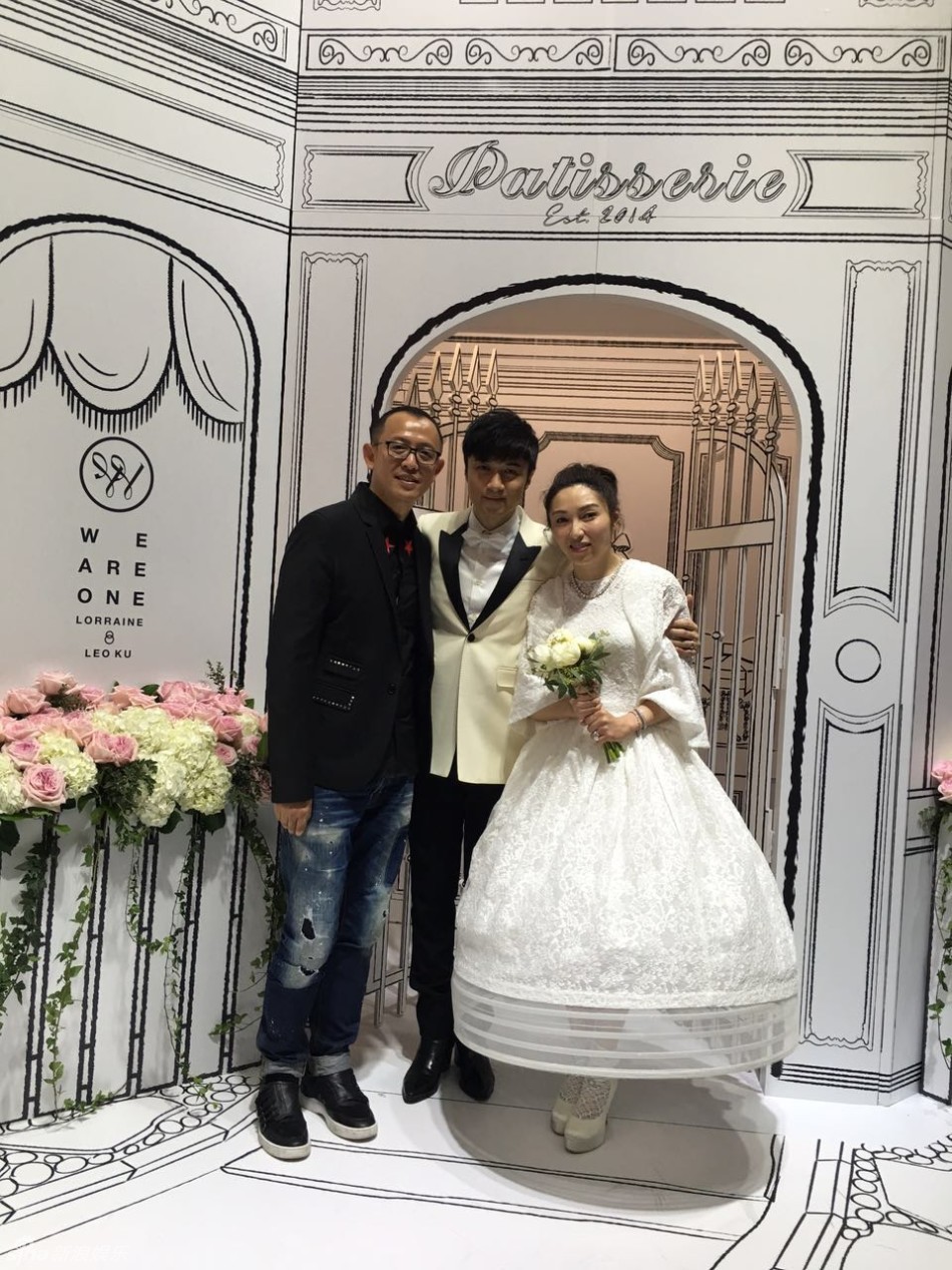 古巨基陈韵晴曝纯白婚纱照 甜蜜相依偎