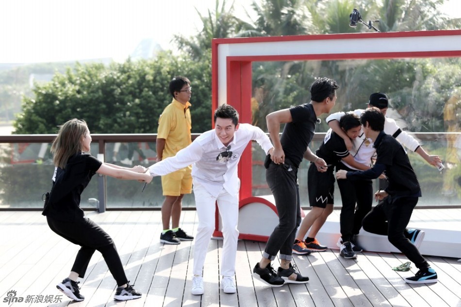  跑男 3上演 演唱会  集体变歌王嗨爆全场_扬子晚