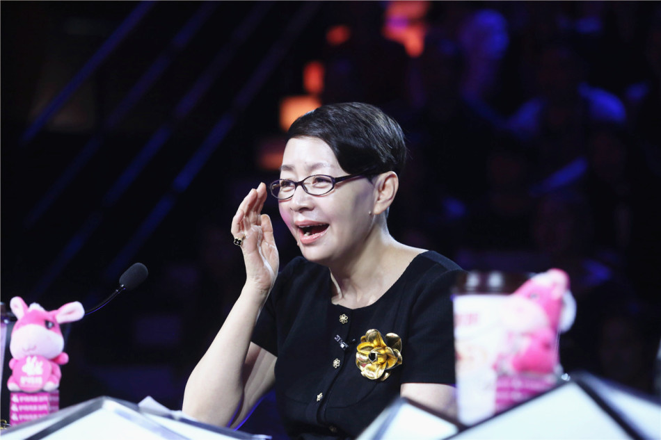 组图:《笑傲》迎乐观保安 纲刚丹互夸引爆笑 -