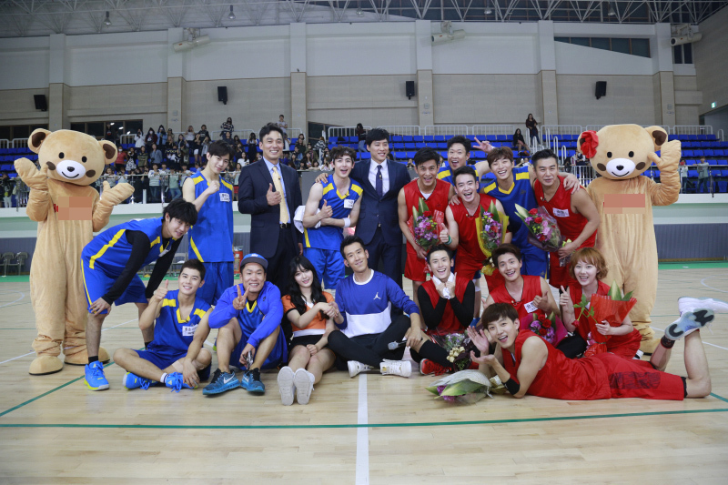 组图:《梦之队》尼坤频失误 乔振宇球场失意 -