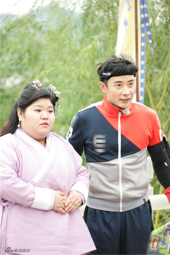 组图：玩坏NPC！《全员加速中》杜淳韩东君扛人就跑