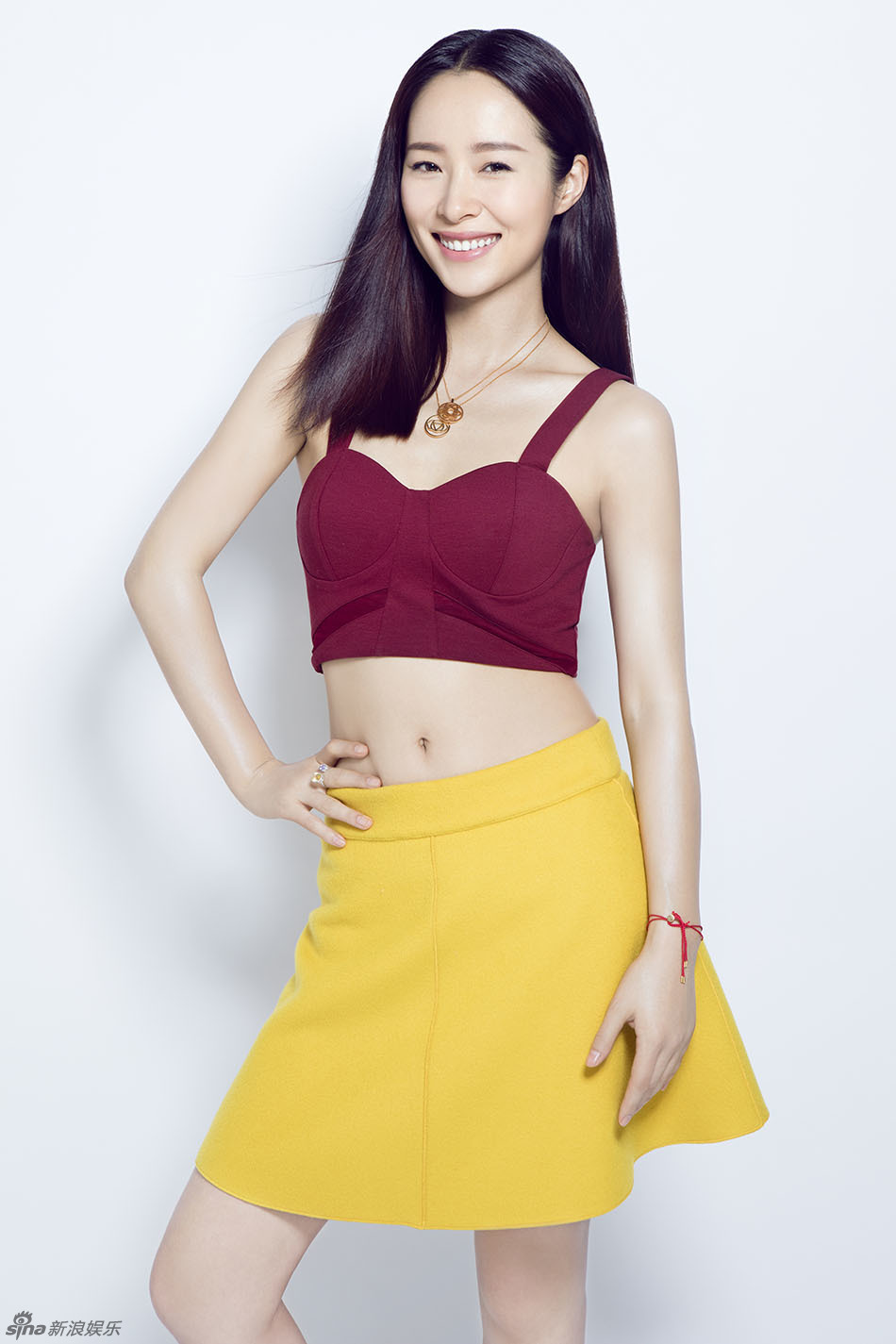 江一燕知性大片曝光 阳光笑容展幸福